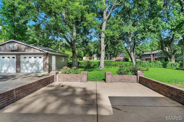 416 Tanglewood Drive, Ladue, MO 63124