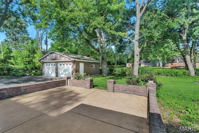 416 Tanglewood Drive, Ladue, MO 63124