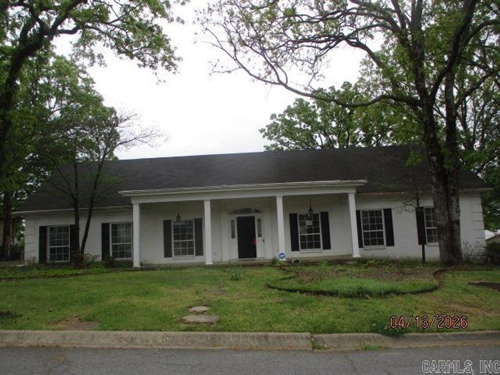 1100 WINNEBAGO DR, North Little Rock, AR 72115