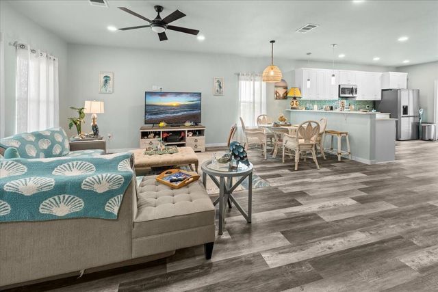 1970 Avenue B, Crystal Beach, TX 77650