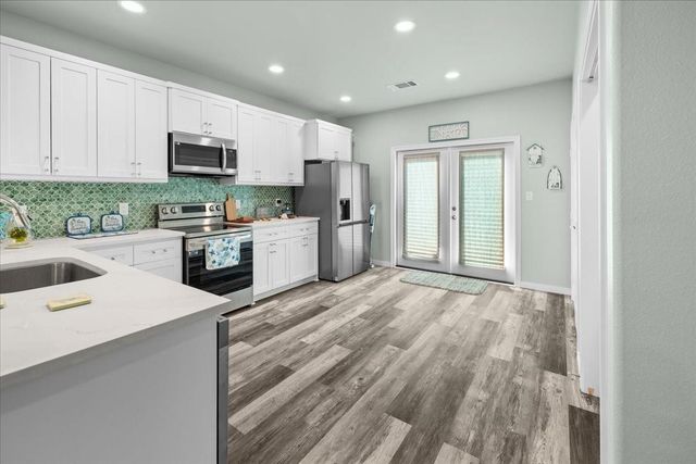 1970 Avenue B, Crystal Beach, TX 77650