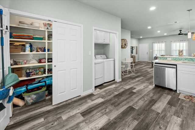 1970 Avenue B, Crystal Beach, TX 77650