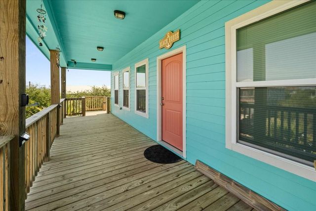 1970 Avenue B, Crystal Beach, TX 77650