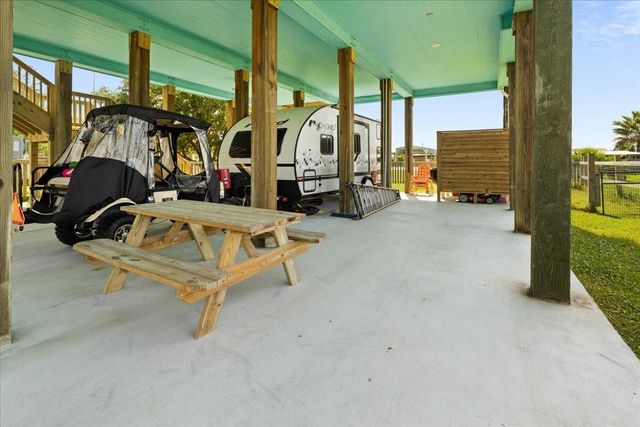 1970 Avenue B, Crystal Beach, TX 77650