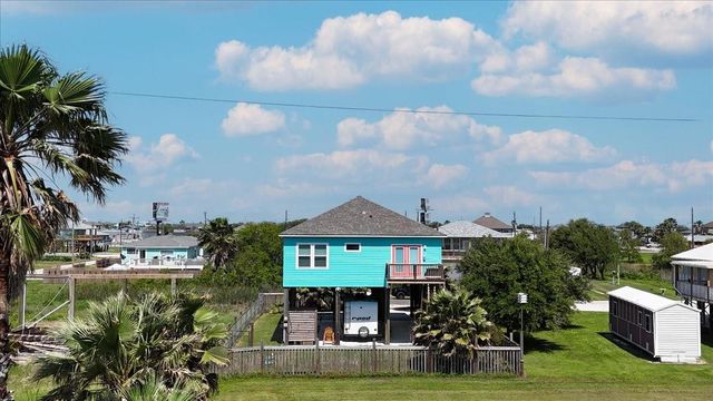 1970 Avenue B, Crystal Beach, TX 77650