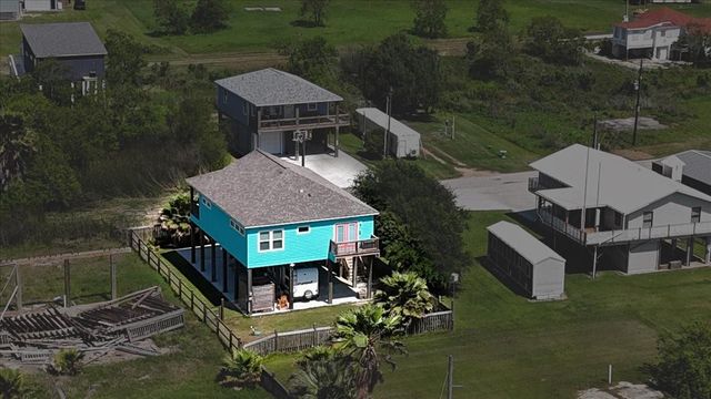 1970 Avenue B, Crystal Beach, TX 77650
