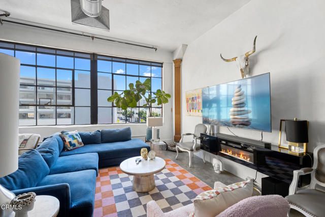 315 E 8th Street 301, Los Angeles, CA 90014