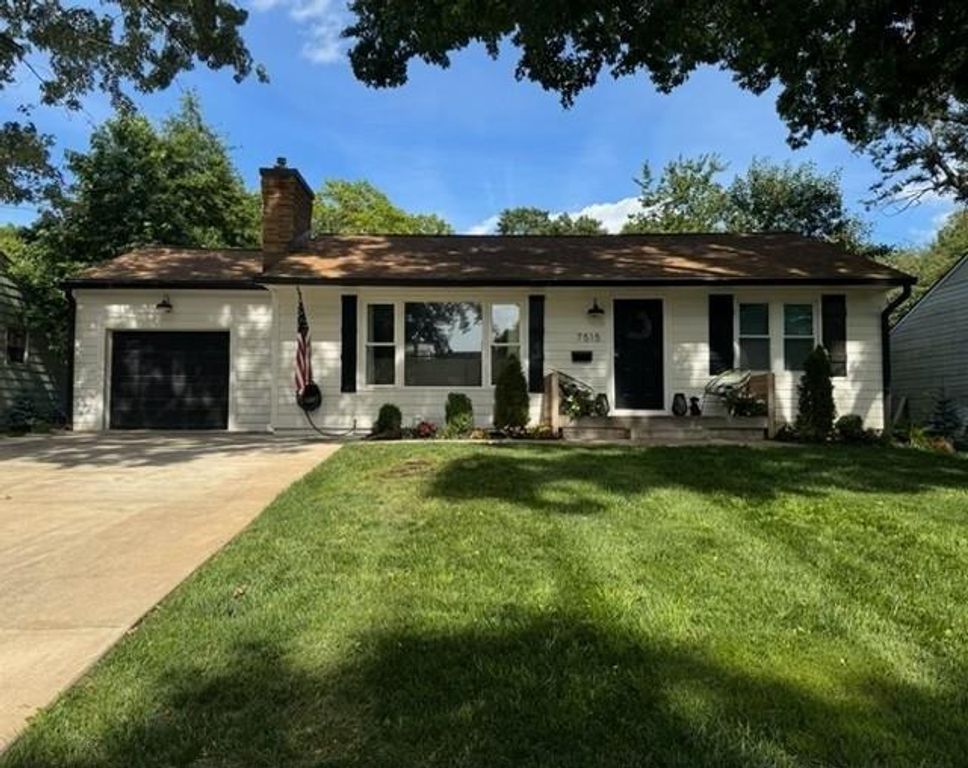 7515 Juniper Drive, Prairie Village, KS 66208