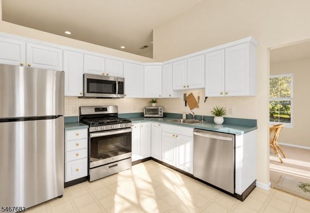 69 Williamson Ct, Bridgewater Twp., NJ 08807