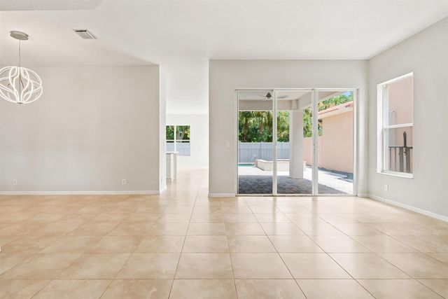207 Isle Verde Way, Palm Beach Gardens, FL 33418