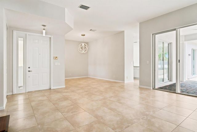 207 Isle Verde Way, Palm Beach Gardens, FL 33418