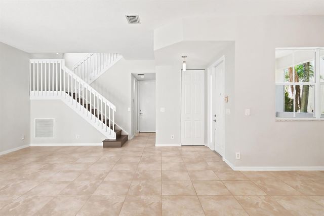 207 Isle Verde Way, Palm Beach Gardens, FL 33418