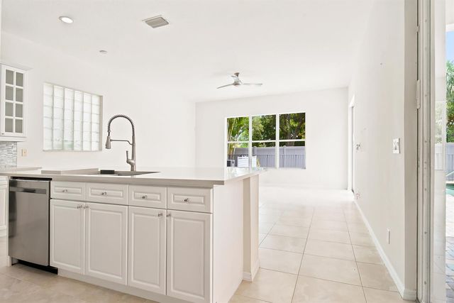 207 Isle Verde Way, Palm Beach Gardens, FL 33418