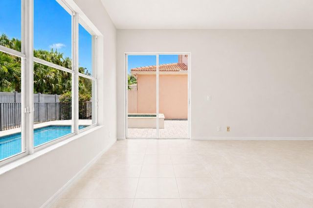 207 Isle Verde Way, Palm Beach Gardens, FL 33418