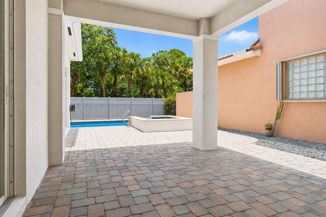 207 Isle Verde Way, Palm Beach Gardens, FL 33418