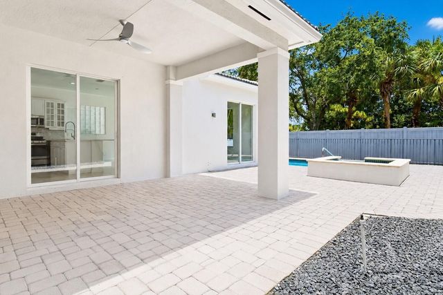 207 Isle Verde Way, Palm Beach Gardens, FL 33418