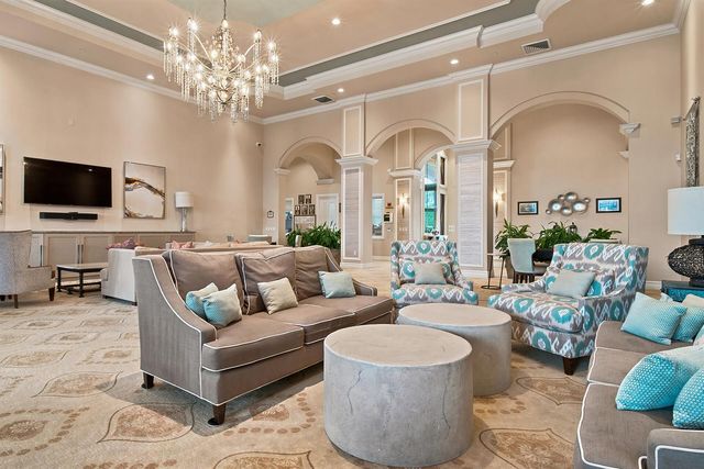 207 Isle Verde Way, Palm Beach Gardens, FL 33418