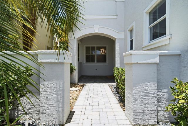 207 Isle Verde Way, Palm Beach Gardens, FL 33418