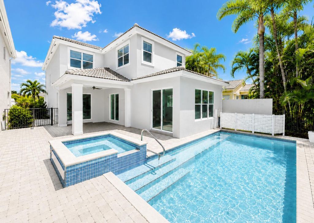 207 Isle Verde Way, Palm Beach Gardens, FL 33418
