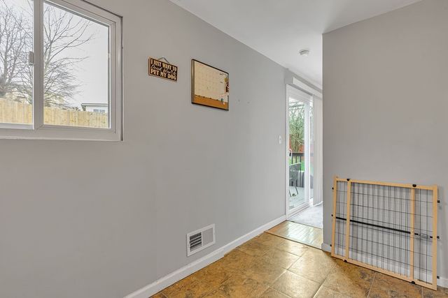 100 Palomino Dr, North Fayette, PA 15071