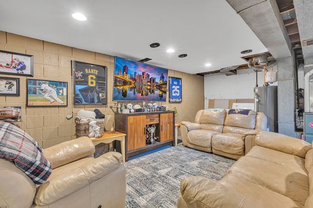 100 Palomino Dr, North Fayette, PA 15071