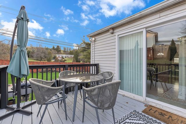 100 Palomino Dr, North Fayette, PA 15071