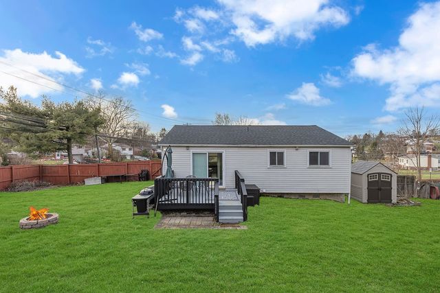 100 Palomino Dr, North Fayette, PA 15071