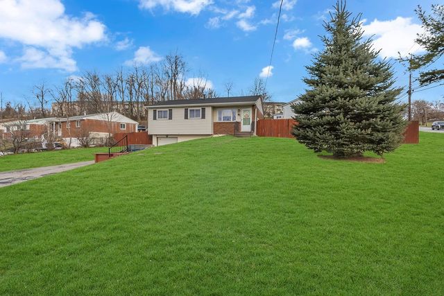 100 Palomino Dr, North Fayette, PA 15071