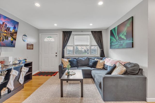 100 Palomino Dr, North Fayette, PA 15071