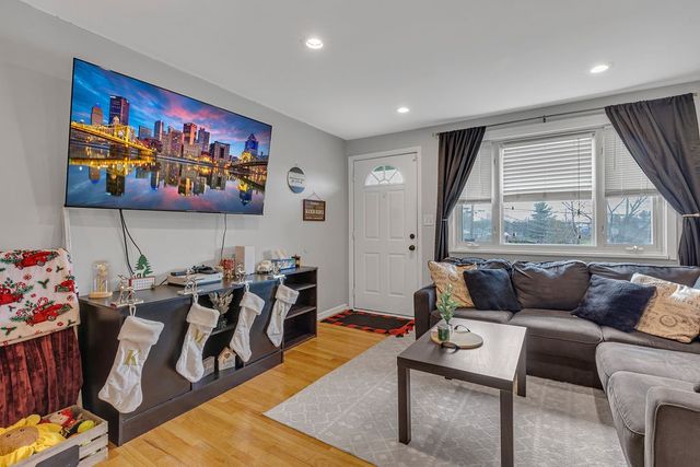 100 Palomino Dr, North Fayette, PA 15071