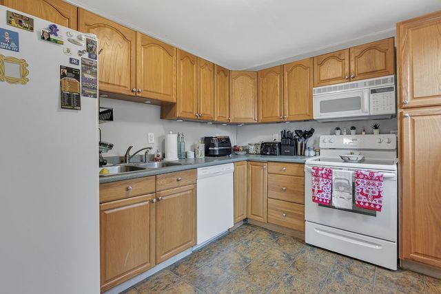 100 Palomino Dr, North Fayette, PA 15071