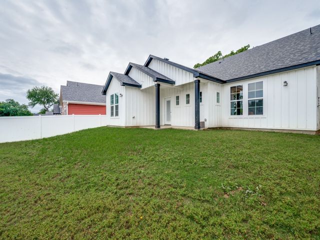 216 Wilson Street, Lake Dallas, TX 75065