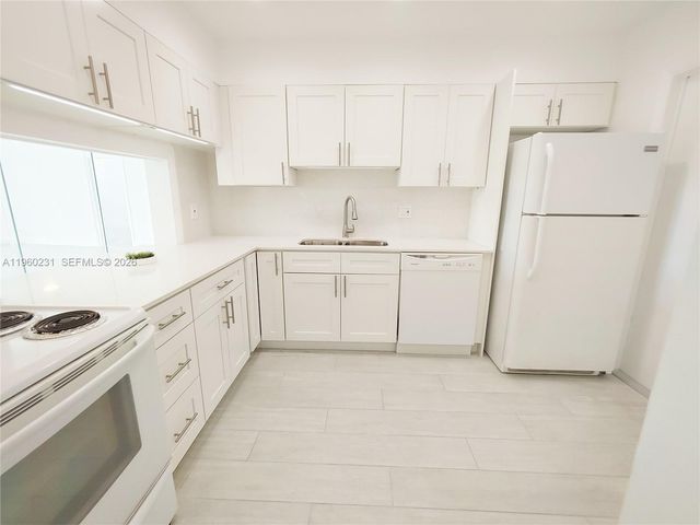 215 SE 3rd Ave 307C, Hallandale Beach, FL 33009