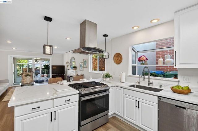 2464 Mikemary Ct, Castro Valley, CA 94546