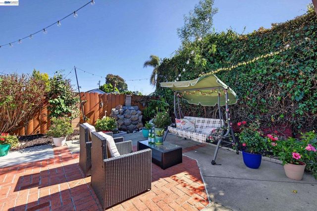 2464 Mikemary Ct, Castro Valley, CA 94546