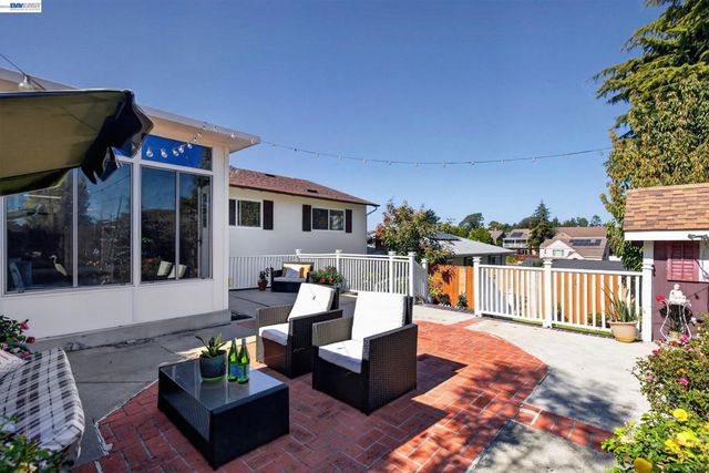 2464 Mikemary Ct, Castro Valley, CA 94546