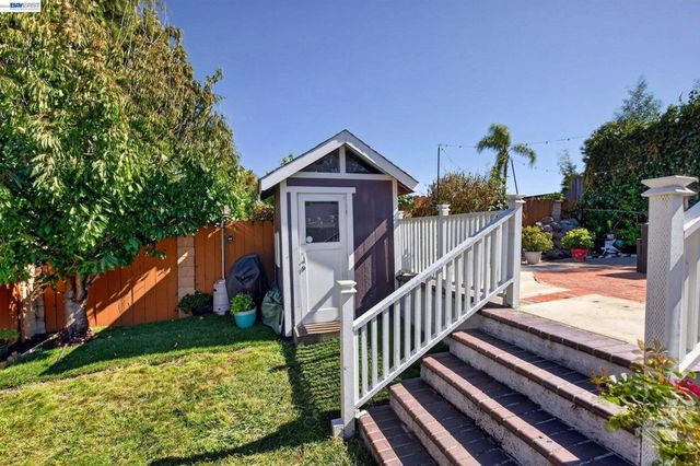 2464 Mikemary Ct, Castro Valley, CA 94546