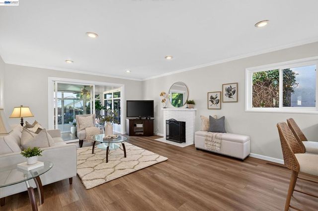 2464 Mikemary Ct, Castro Valley, CA 94546