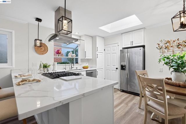 2464 Mikemary Ct, Castro Valley, CA 94546