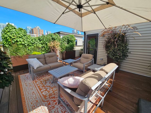 105 HOME Avenue, Oak Park, IL 60302