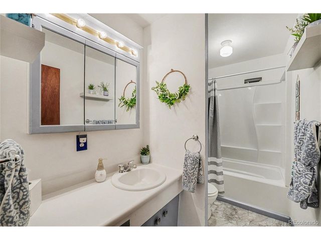 7690 Greenwood Blvd, Denver, CO 80221