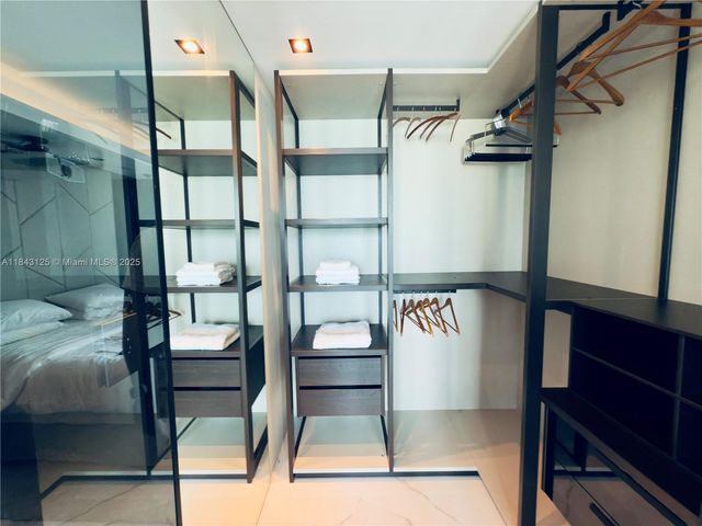 1000 S Pointe Dr 1706, Miami Beach, FL 33139