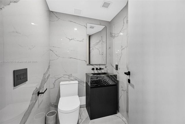 1000 S Pointe Dr 1706, Miami Beach, FL 33139