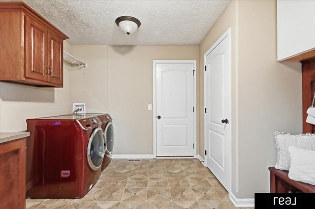 5720 S 165 Street, Omaha, NE 68135