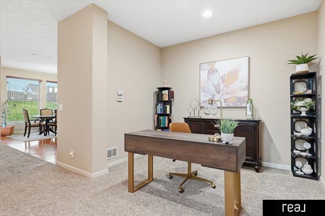 5720 S 165 Street, Omaha, NE 68135