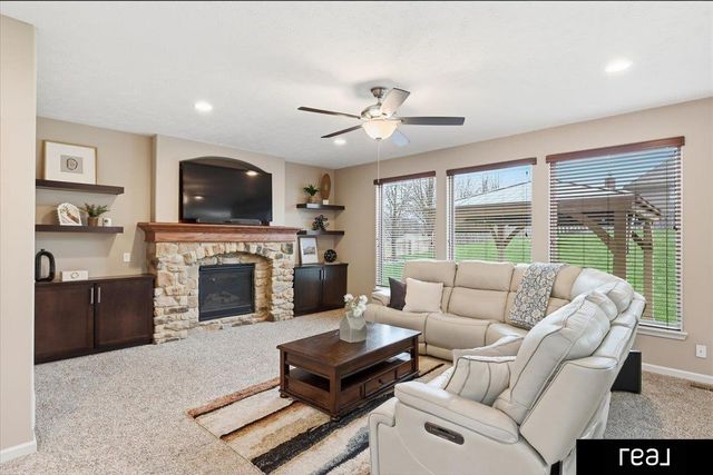 5720 S 165 Street, Omaha, NE 68135