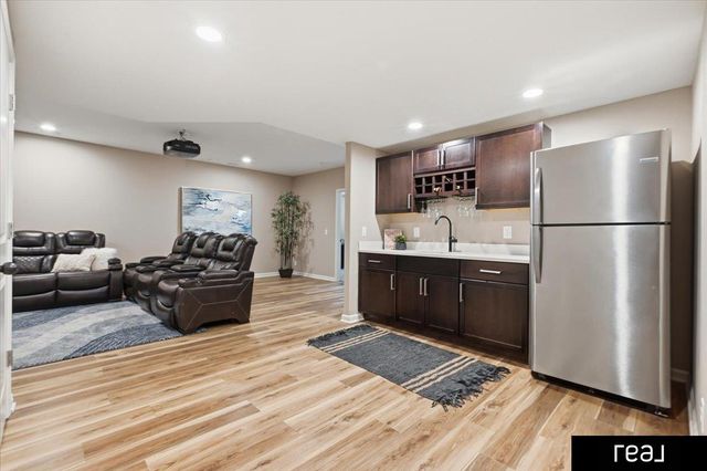 5720 S 165 Street, Omaha, NE 68135