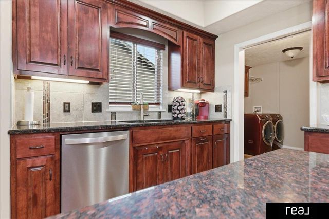 5720 S 165 Street, Omaha, NE 68135