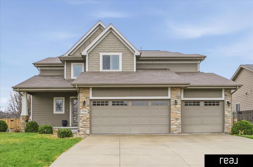 5720 S 165 Street, Omaha, NE 68135