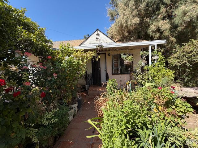 630 Beverly Drive, Bakersfield, CA 93307